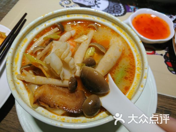 溪头社区:小区老旧路灯“更新换代”【beat365官网】(图1) beat·365