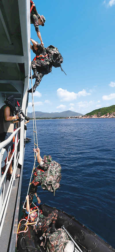 梅花社区:探望生病老年人_beat365官网(图2) beat365官网